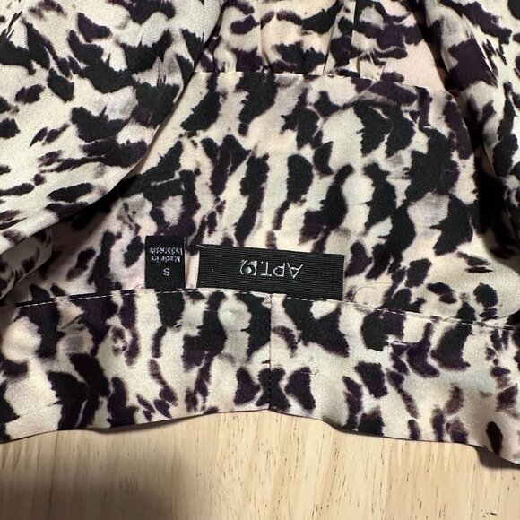 Apt 9 Purple Black Cream Abstract Animal Print Blouse Flowy Faux Wrap Top Small - Picture 3 of 9